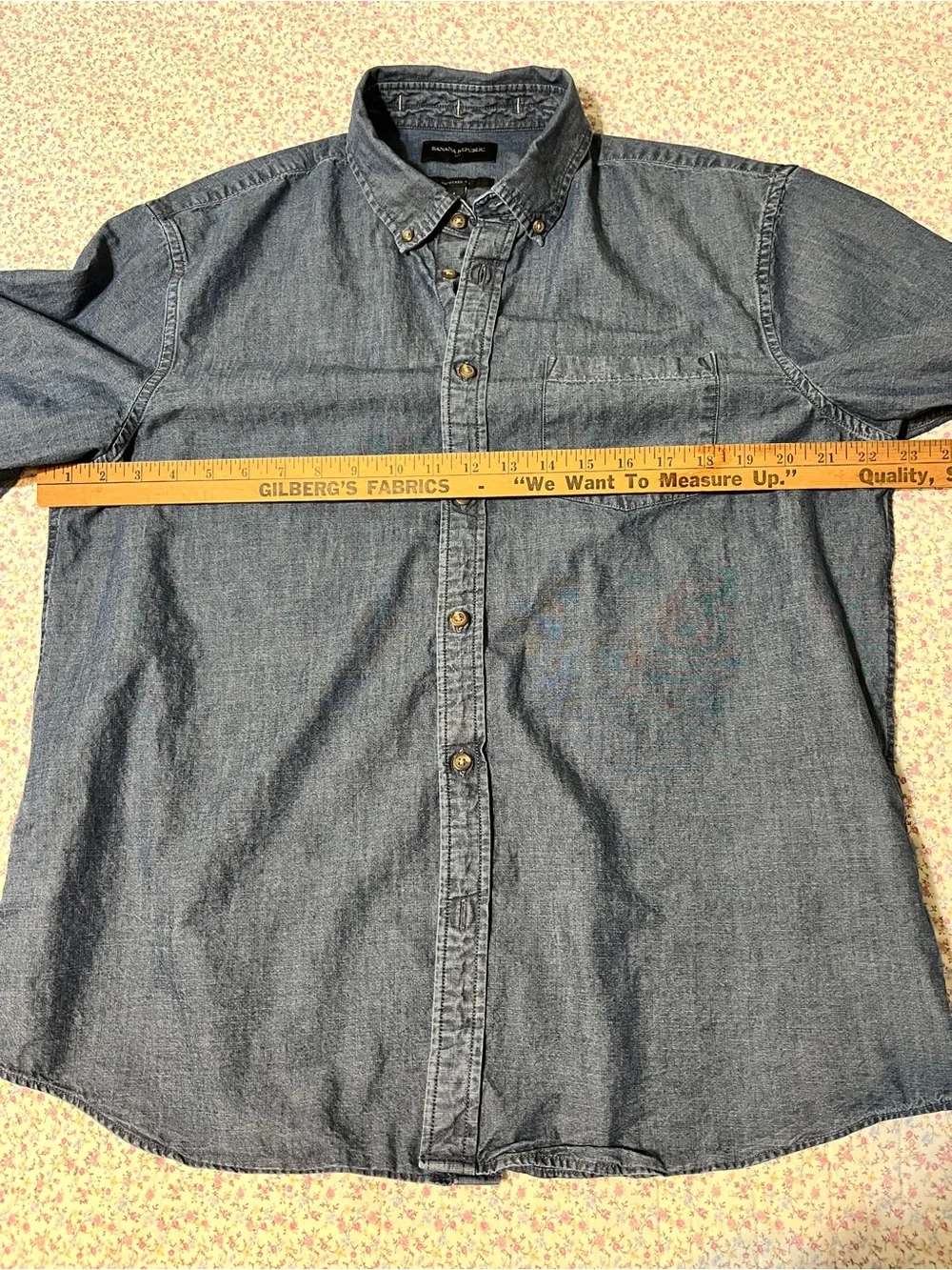 Banana Republic Men's Dark Indigo Chsmbray Button-Down Shirt. Large